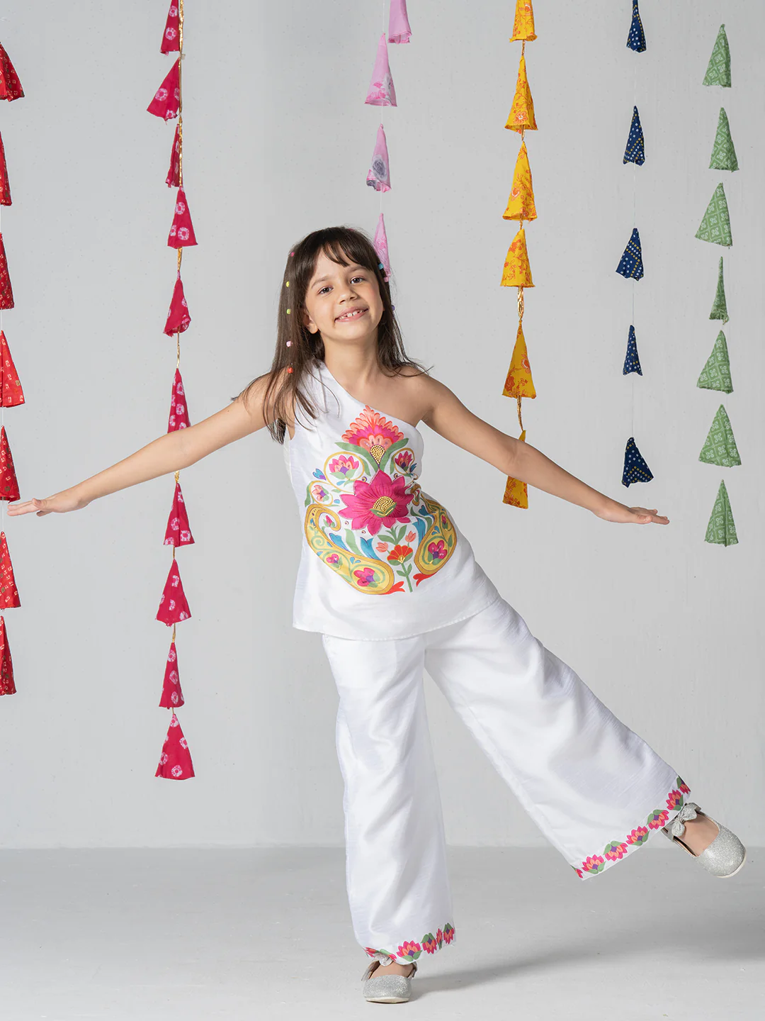 Girls One shoulder embellished top with flared pant - Image 3