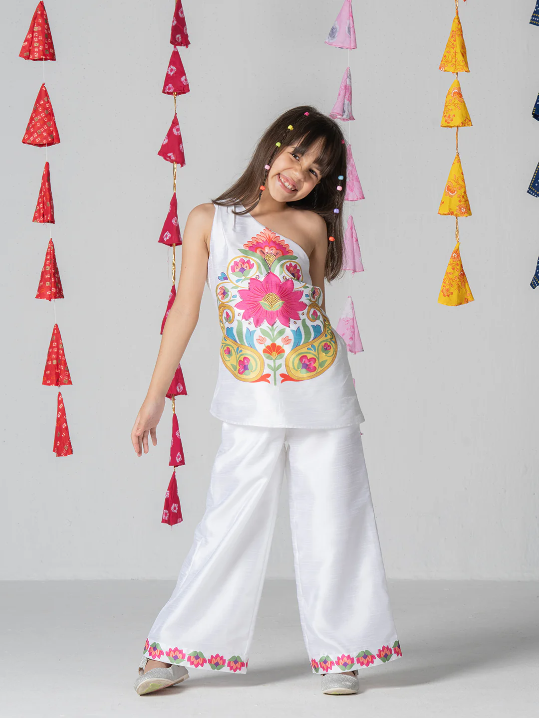 Girls One shoulder embellished top with flared pant - Image 5